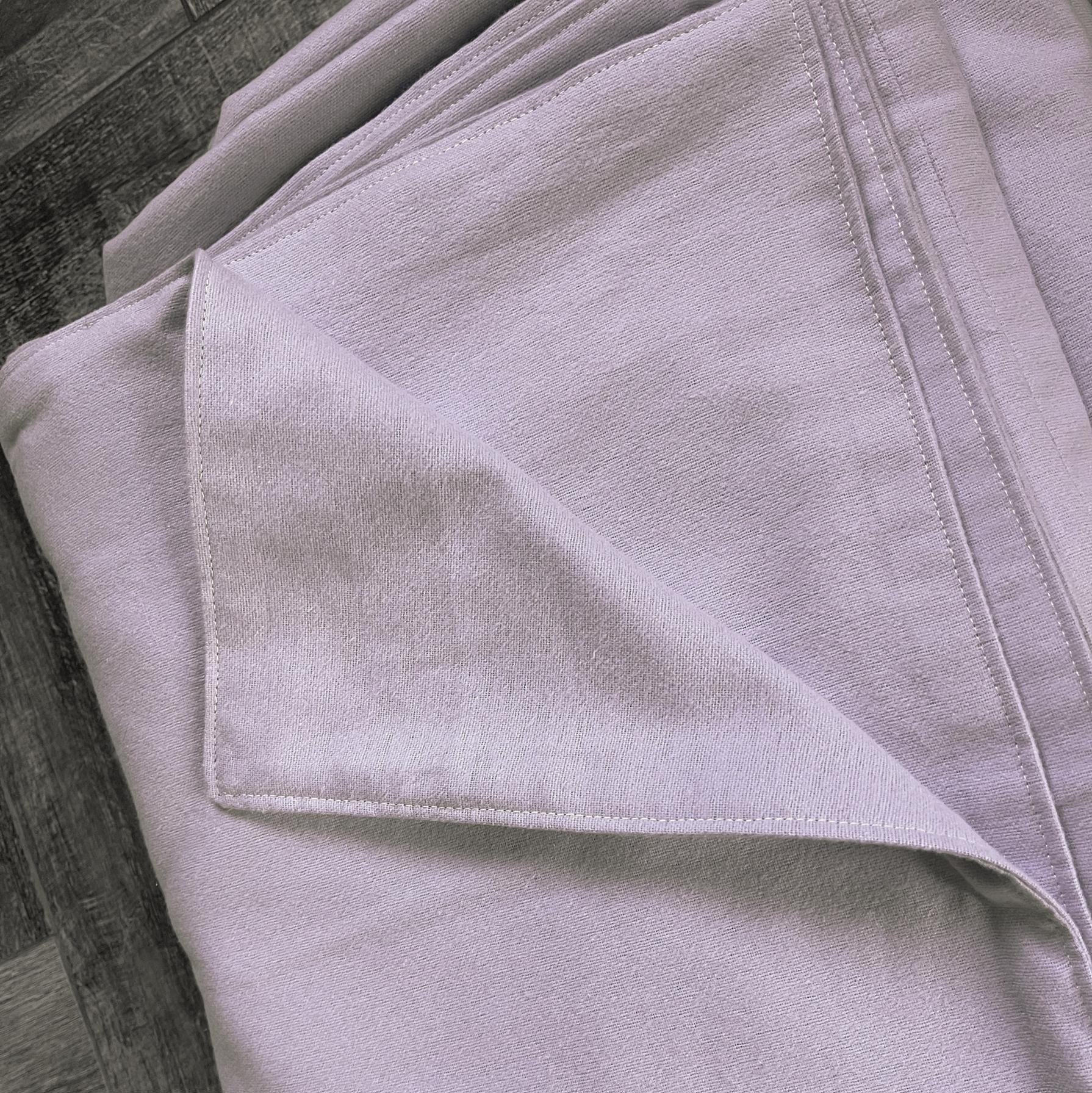 lijkwade, wade, wikkeldoek, uitvaart, lila, lavendel, pastel, zacht, duurzaam, afbreekbaar, biologisch